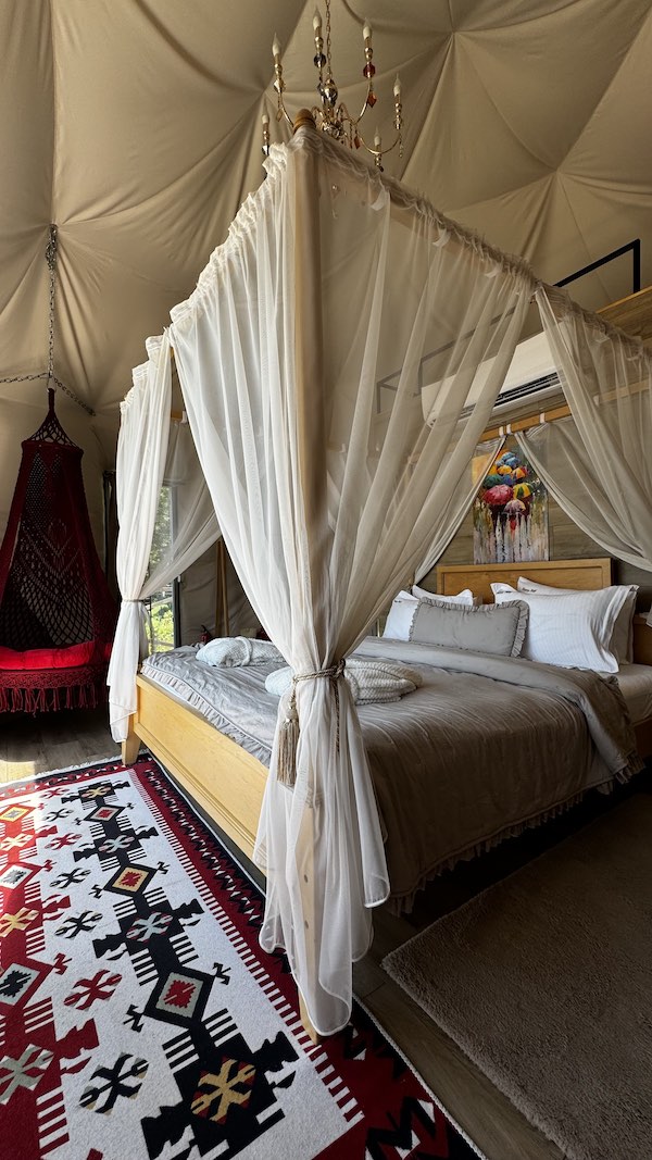 Купол Boho — ліжко King Size і декор